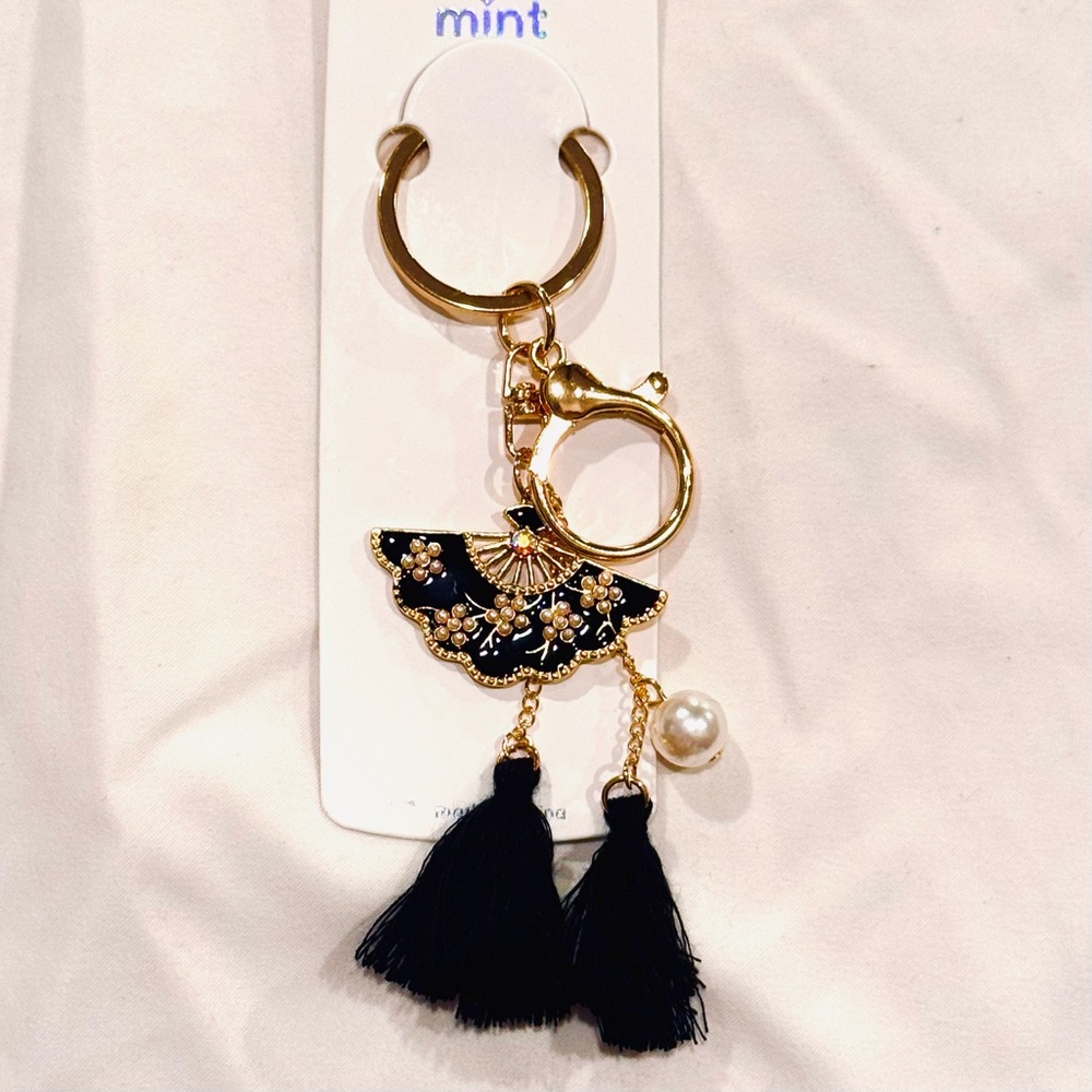 BAG CHARM 🌸 NWT | Floral Fan & Silk Tassel Handbag Charm 🌸 Black